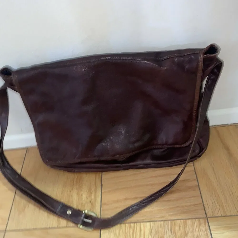 FRYE 100% Genuine Leather Messenger Bag, Dark Brown (Unisex) Butter Soft Strap - Picture 1 of 15